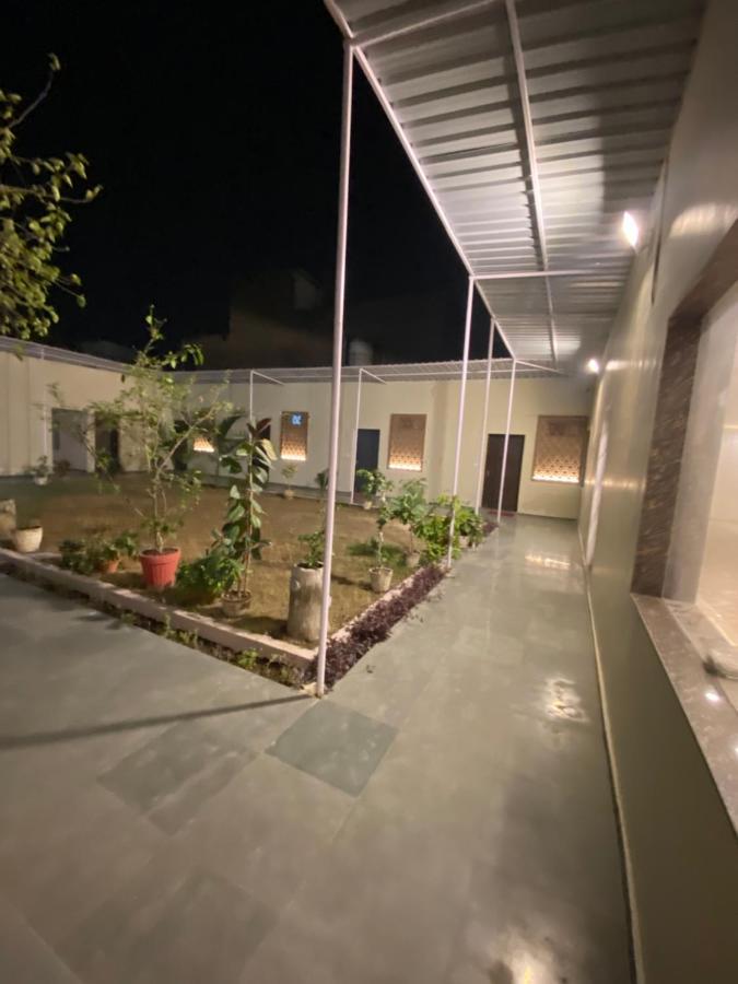 Solitaire Gardens Near Airport
