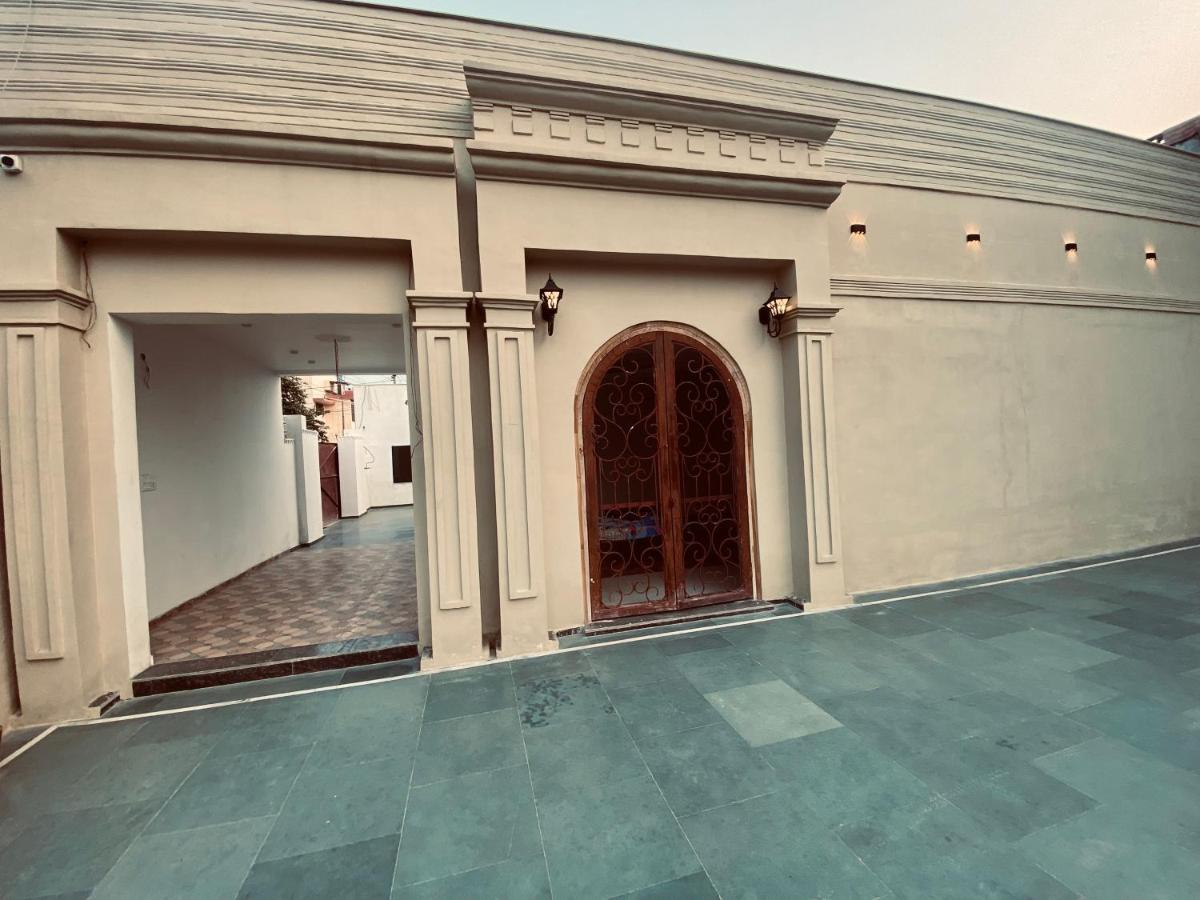 Guest house Solitaire Gardens Near Airport Lucknow